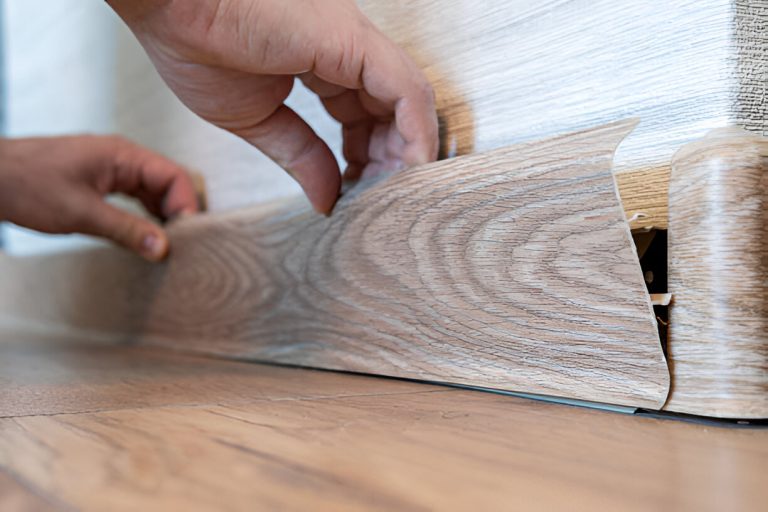 Simple Guide to Remove Laminate Flooring in 5 Easy Steps in 2024